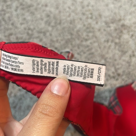 Victoria’s Secret Lightly Lined T-Shirt Red Plaid‎ Logo Strap Bra Size 32C - Picture 4 of 5